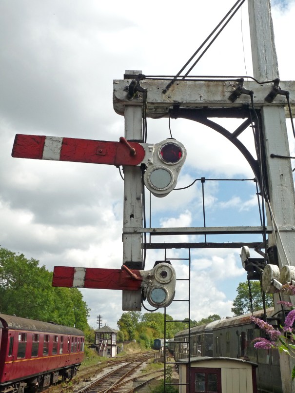 Butterley_CF_Station,_Signal_Box_&_bracket_signal_(6097949978)